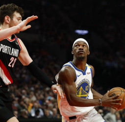 Los Warriors muestran contundencia ante los Blazers, 103-86
