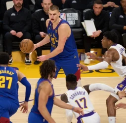Los Nuggets colocan a los Lakers al borde del abismo (108-119) [3-0]