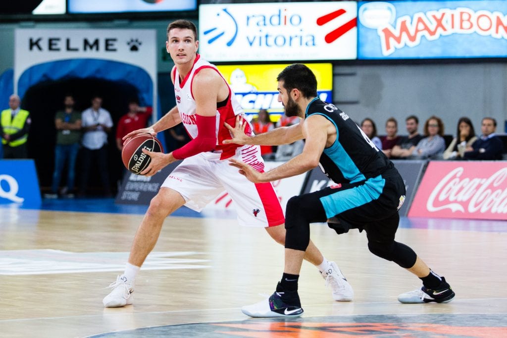 Baskonia consigue la primera de la temporada en el Buesa (94-76)
