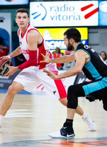 Baskonia consigue la primera de la temporada en el Buesa (94-76)