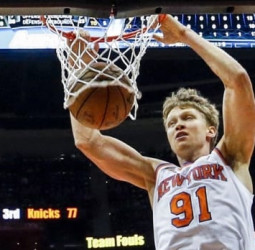 Los Angeles Lakers se interesan en Mindaugas Kuzminskas