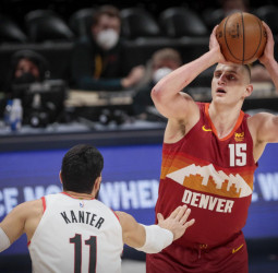 Los Nuggets reaccionan de forma contundente (128-109) [1-1]
