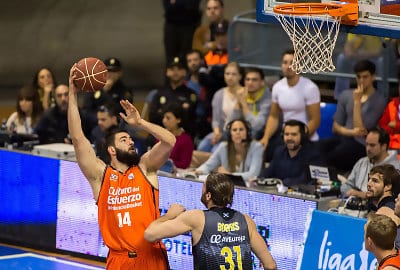 Valencia Basket aprieta la parte alta gracias a un gran Dubljevic (64-65)