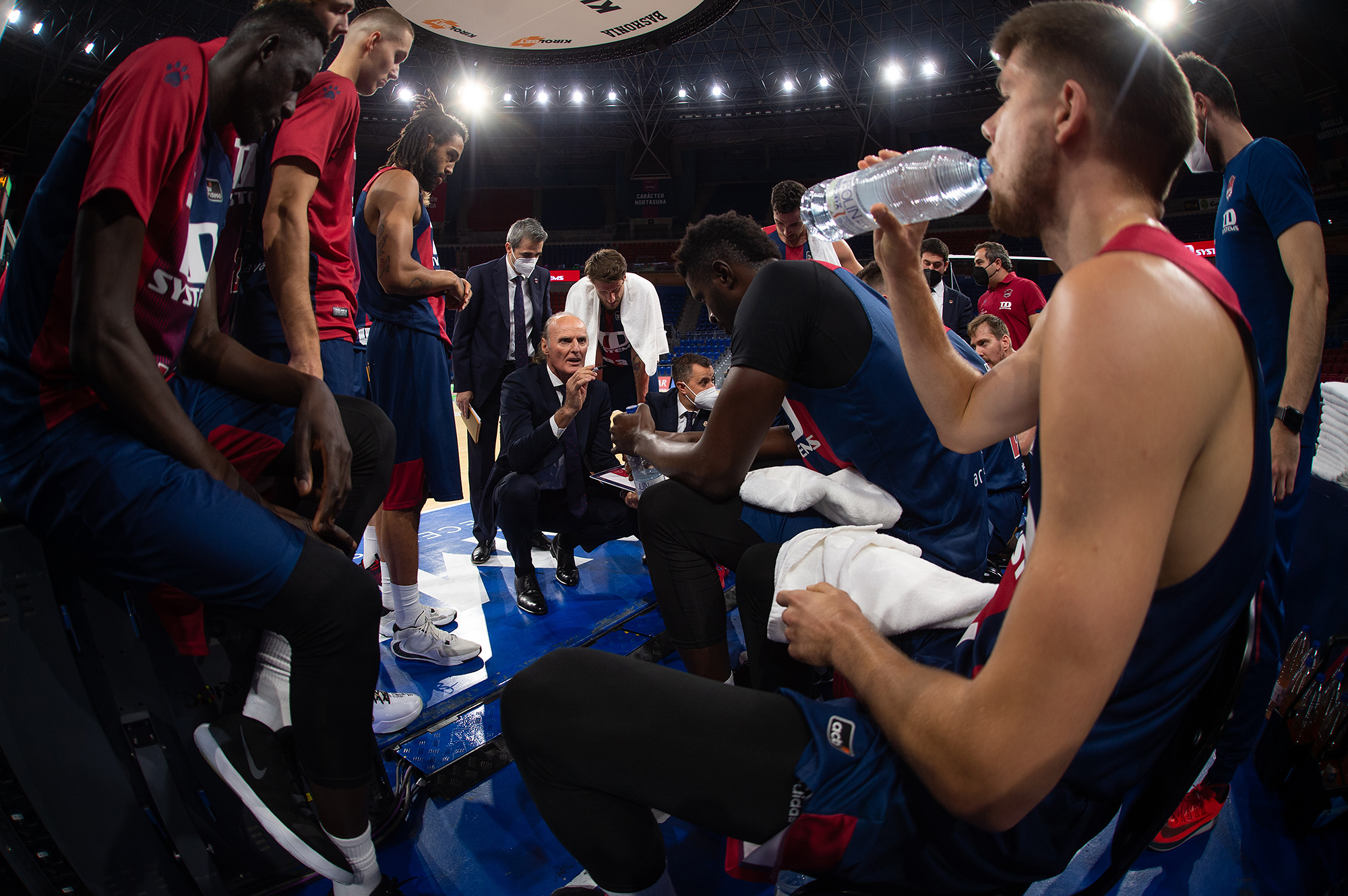TD Systems Baskonia se hace fuerte en casa ante el BAXI Manresa (87-68)