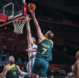 Australia supera a Italia en un disputado encuentro (83-86)