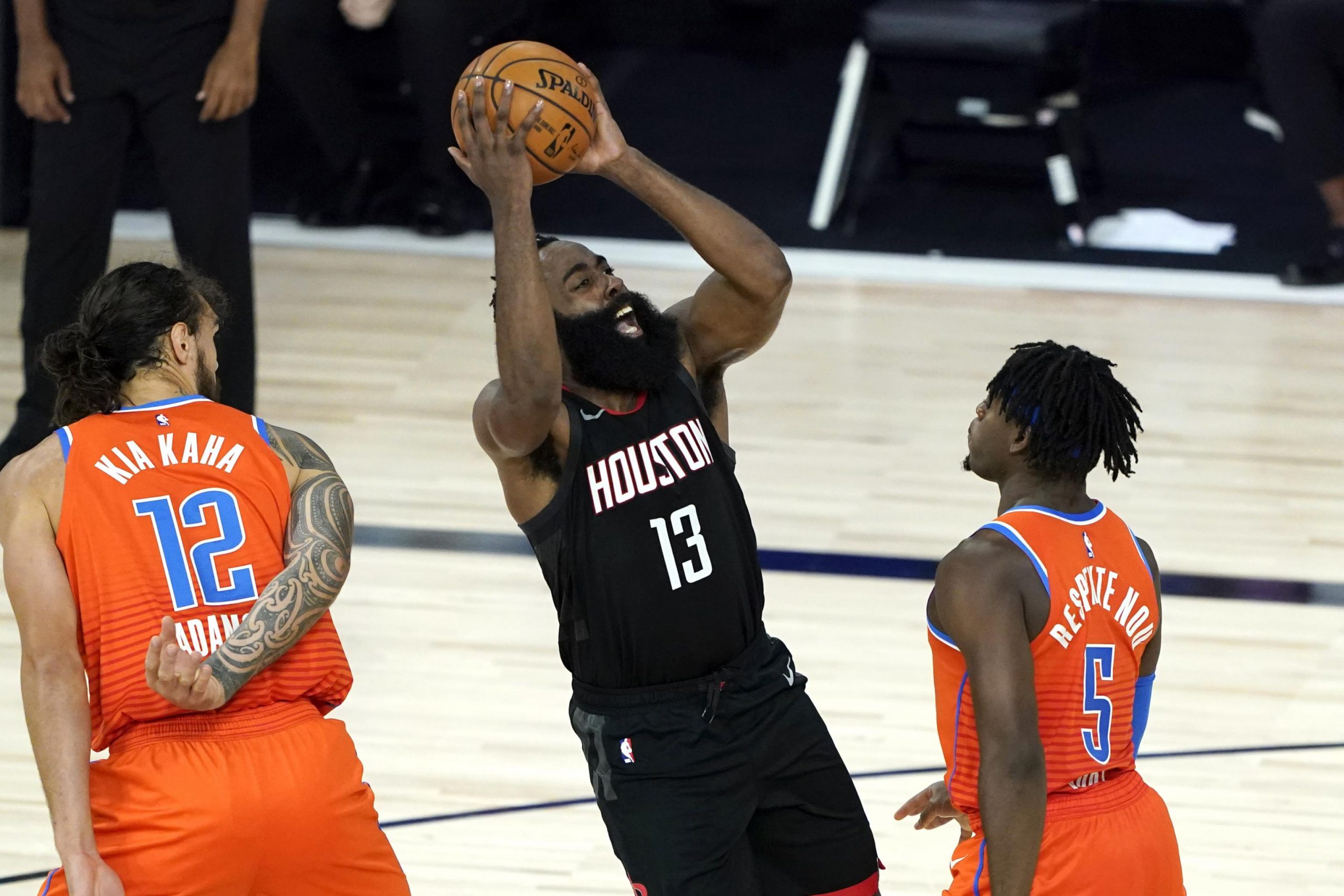 Los Rockets [3-2] se colocan a un partido de la segunda fase (114-80)