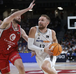 El Real Madrid corta su mala racha superando al Zaragoza, 101-95