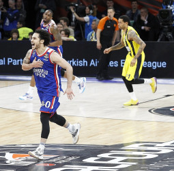 Shane Larkin renueva con el Anadolu Efes