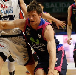 El Movistar Estudiantes sale de la zona roja (71-70)