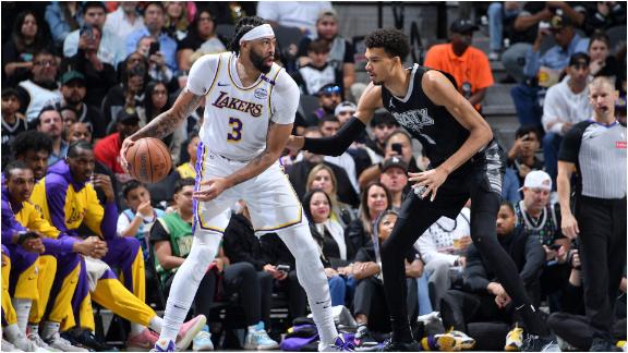 Los Lakers comienzan la defensa de su título, 120-115