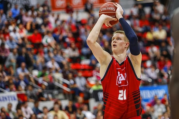 Robin Benzing vuelve al baloncesto alemán de la mano del Wuerzburg