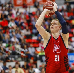 Robin Benzing vuelve al baloncesto alemán de la mano del Wuerzburg