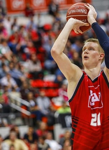 Robin Benzing vuelve al baloncesto alemán de la mano del Wuerzburg