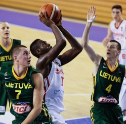 U16M: ¡Un triple de Unanue lleva a la gloria a España! (74-72)