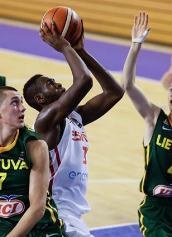 U16M: ¡Un triple de Unanue lleva a la gloria a España! (74-72)