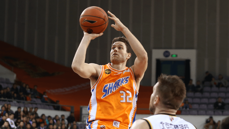 Jimmer Fredette, una temporada más en los Shanghai Sharks