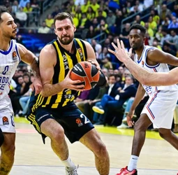 Fenerbahce gana el derbi de Estambul, 84-76