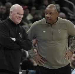 Los Bucks destrozan a unos Hornets en caída libre