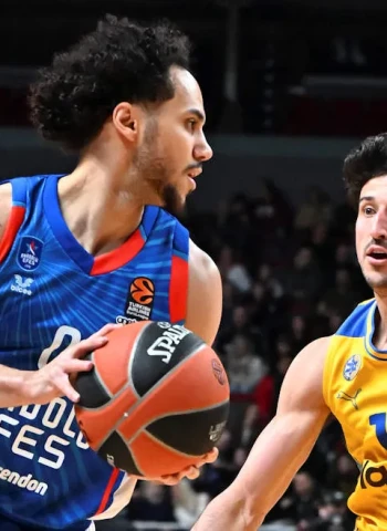 Larkin lidera a Efes más allá del Maccabi, 105-91