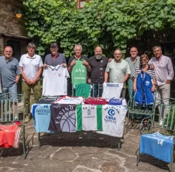 "O Noso Basket" cierra la temporada en Santiago con un homenaje a la historia del baloncesto gallego
