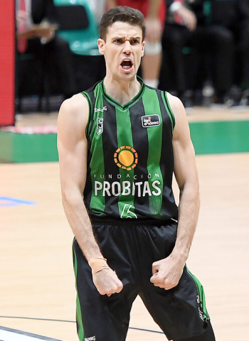 La Penya derrota al Casademont Zaragoza remontando en el último cuarto (88-81)