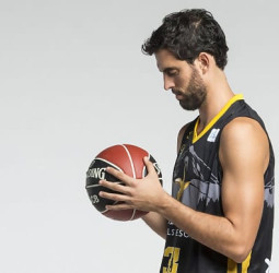 Javi Beirán consigue el récord de asistencias (10) de un alero en diez años