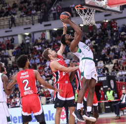 El Anadolu Efes posa su interés en Josh Nebo
