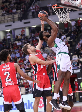 El Anadolu Efes posa su interés en Josh Nebo