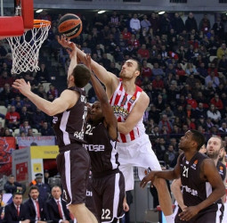 Nikola Milutinov, hasta el 2020 en el Olympiacos