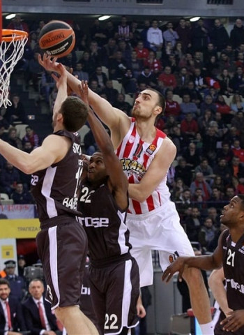 Nikola Milutinov, hasta el 2020 en el Olympiacos