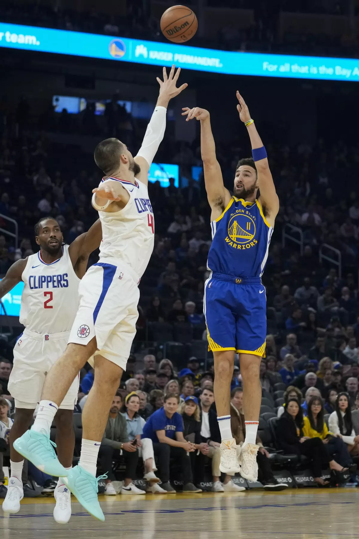 Curry y Thompson salen al rescate de los Warriors