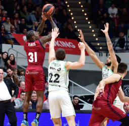 El UCAM Murcia muestra su poderío ante el Bilbao Basket, 96-76