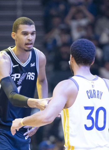 Wembanyama se exhibe ante los Warriors