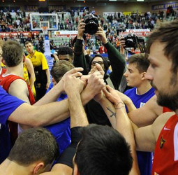El Iberostar Tenerife se deja el liderato ante un gran UCAM Murcia (79-68)