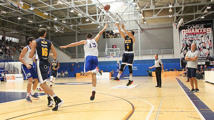 El UCAM Murcia se exhibe ante el Khimki (89-64)