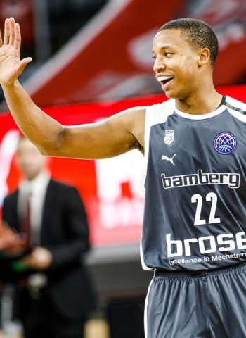 Devon Hall, cerca del Armani Milán