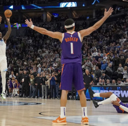 Los Suns no logran cortar la racha de los Wolves, 121-113