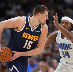 Denver y Jokic ganan a ritmo de triple-doble, 112-90