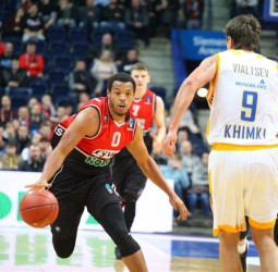 Corey Fisher, cerca del San Pablo Burgos