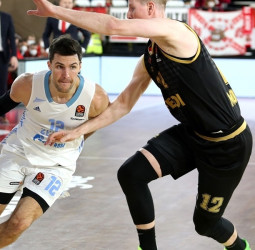 El Zenit resiste la remontada del Mónaco y se lleva la victoria a domicilio (74-85)