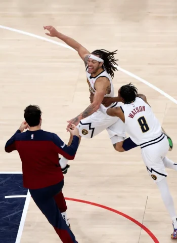 Denver saca su rabioso orgullo para empatar la serie, 101-99 [2-2]