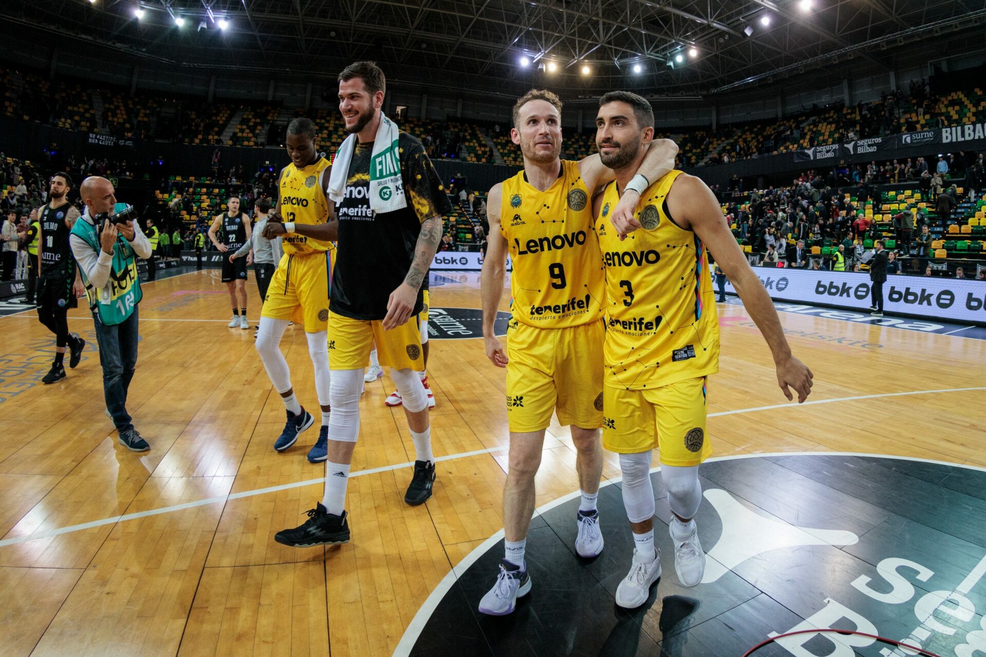 Victoria de fe y billete para cuartos de la BCL para el Tenerife, 72-74