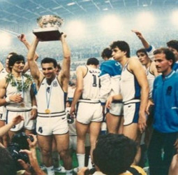 Galis lleva a Grecia a la gloria (1987)