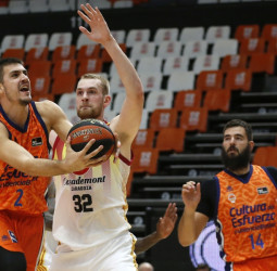 Remontada para volver a sumar en Liga Endesa ante Casademont Zaragoza (93-84)