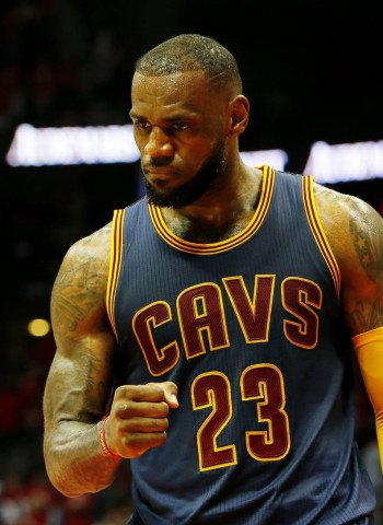 LeBron James, ¿más fuera que dentro de los Cleveland Cavaliers?