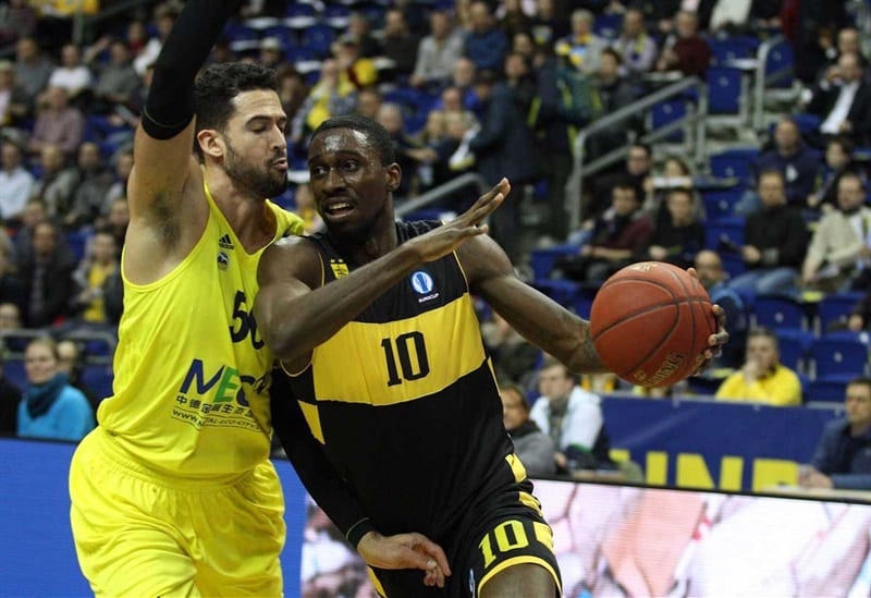 Olympiacos y AEK pujan por Okaro White