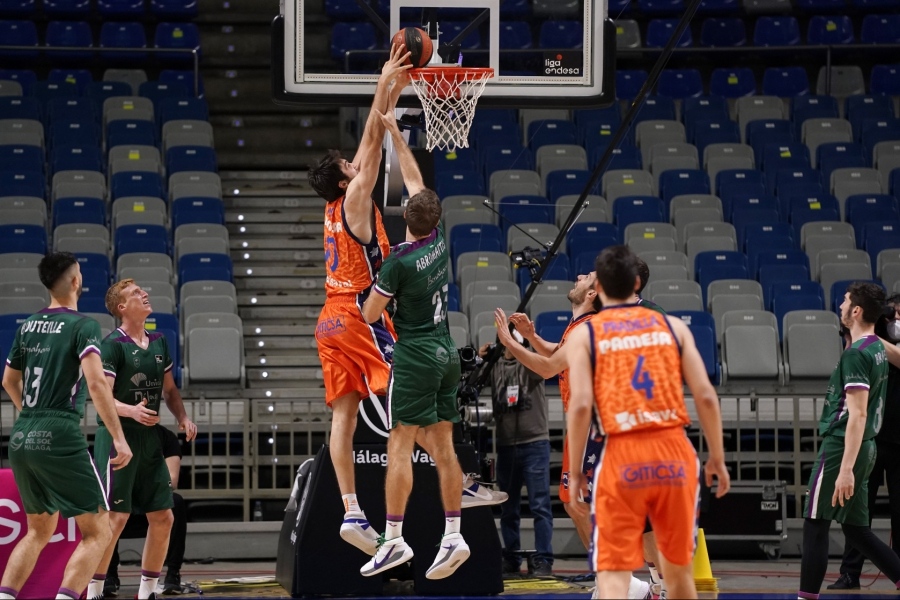 Valencia Basket visita la pista del Unicaja en un duelo directo en la lucha por estar en la Copa