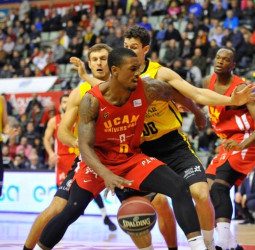 El UCAM Murcia sigue firme (74-72)