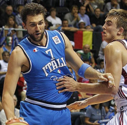 Bargnani: "Estoy muy feliz de ser parte de un club grande e histórico"