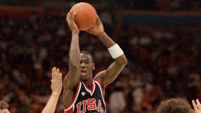 Michael Jordan, del primer al último baile (8): KO ante Steve Alford y Mike Giomi, visto por Julbe en la discoteca Titus